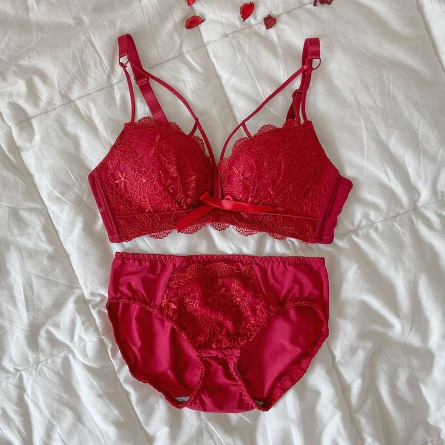 Red Strappy Lace Bralette | New Look