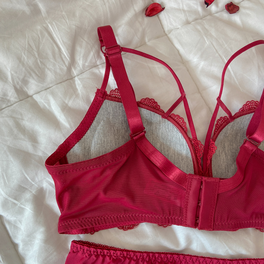 Red Strappy Lace Bralette | New Look